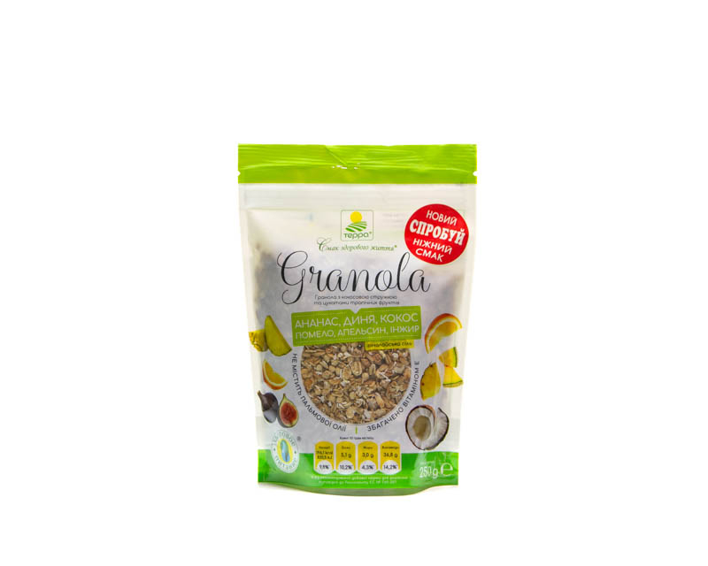 Granola with coconut shavings and candied tropical fruits